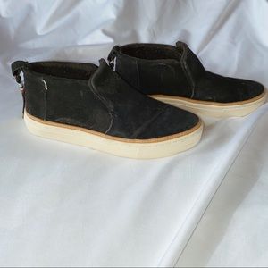 Toms suede shoe